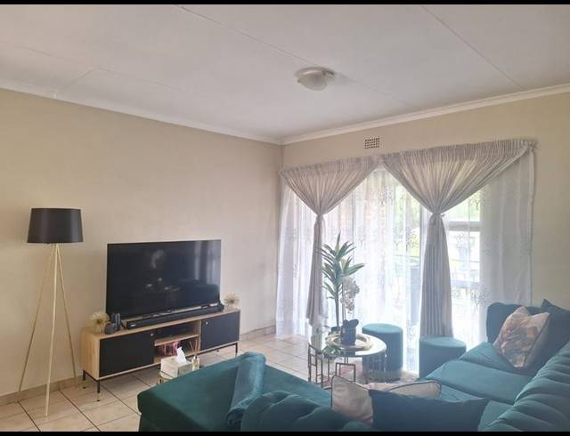 2 BEDROOM TOWNHOUSE FOR SALE IN DALVIEW